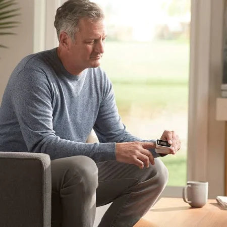 vingertop pulsoximeter geeft snelle, nauwkeurige metingen van je zuurstofgehalte en hartslag.